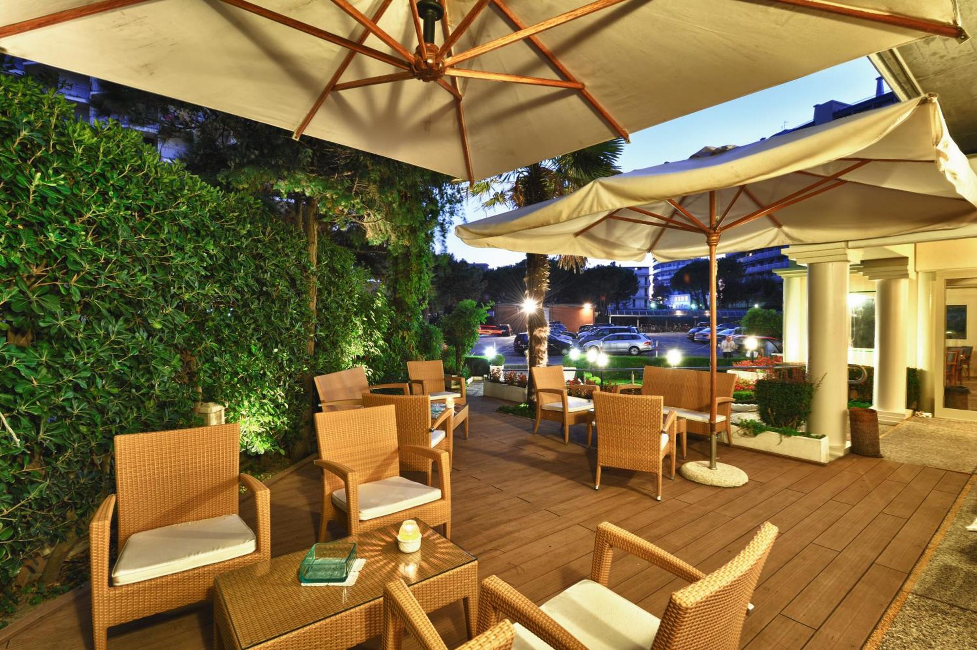 Hotel Niagara Lignano Sabbiadoro Exterior foto
