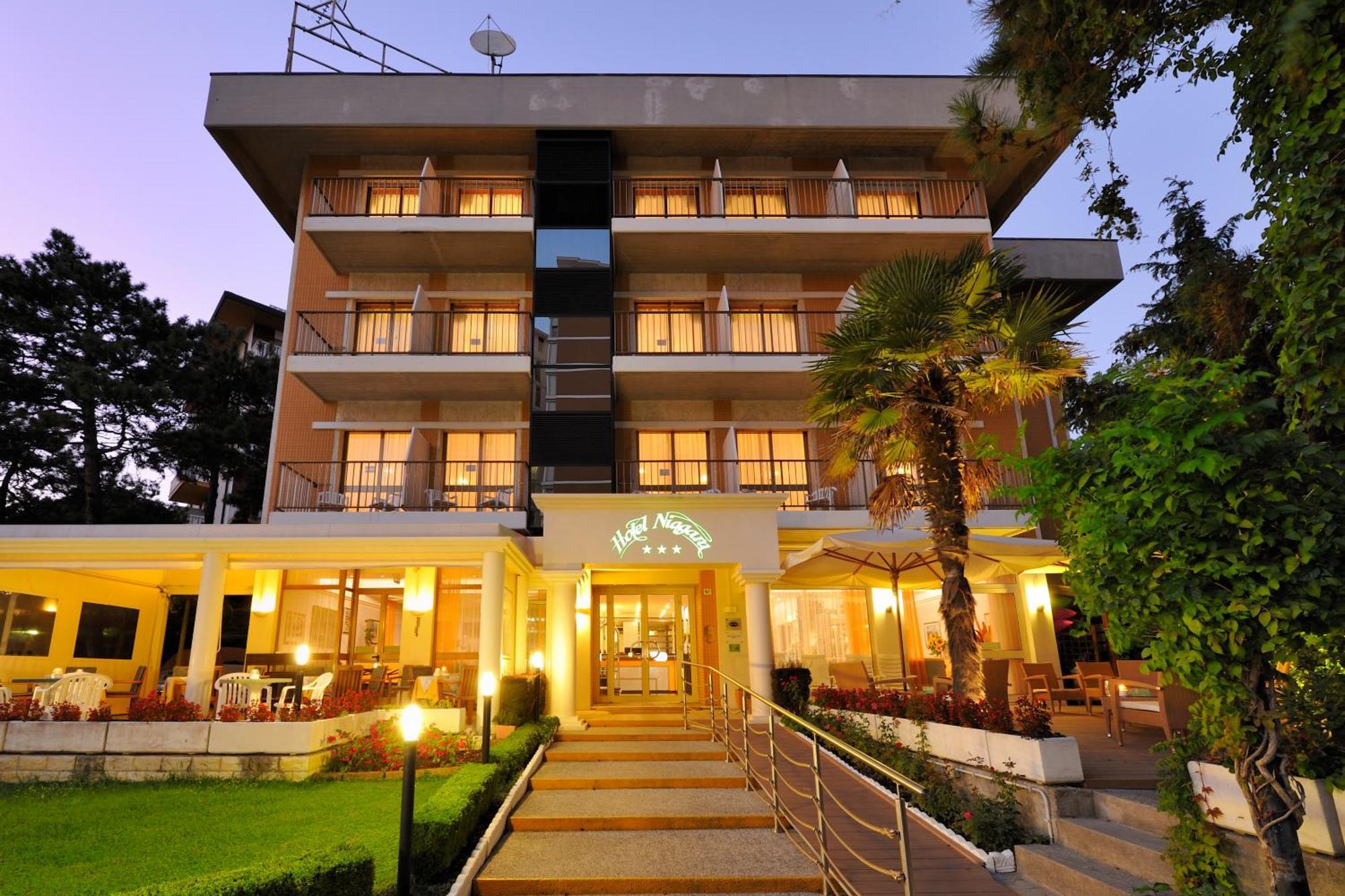 Hotel Niagara Lignano Sabbiadoro Exterior foto