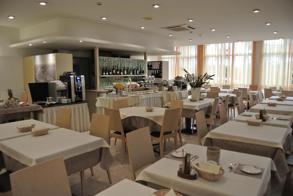 Hotel Niagara Lignano Sabbiadoro Exterior foto