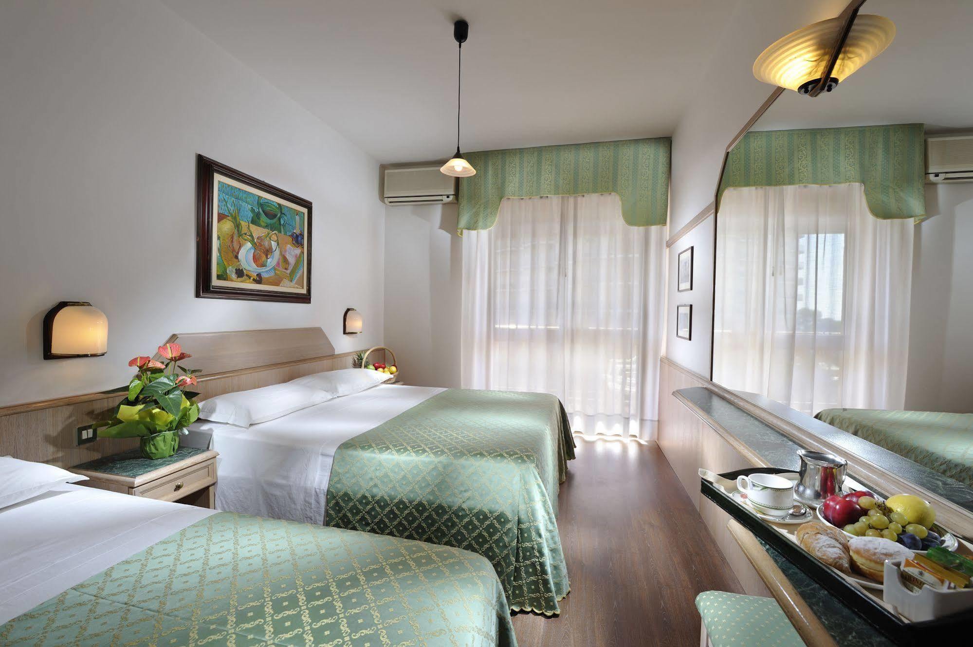 Hotel Niagara Lignano Sabbiadoro Exterior foto